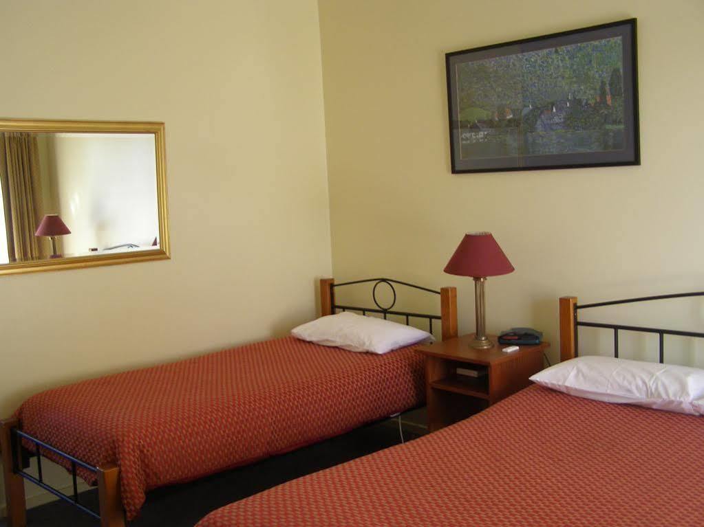 Eight Spence Motel Warrnambool Exterior foto
